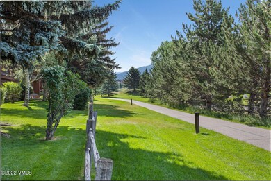 760 W Beaver Creek Blvd-large-006-005-Vi