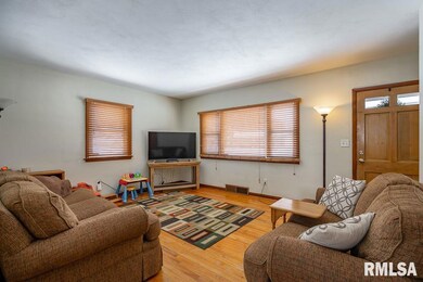 2863 Washington St, Davenport, IA 52804 - photo 6