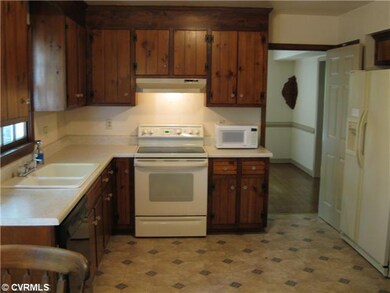 Kitchen - Spacious kitchen with pantry closet and 