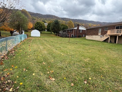 619 Robin St, Bluefield, VA 24605 - photo 4