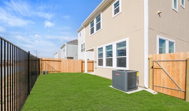 3203 Cedar Dawn Ln, Houston, TX 77091 - photo 2