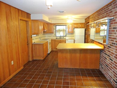 Kitchen with Movable Island