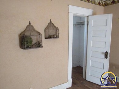 1725 SW 3rd St, Topeka, KS 66606 - photo 3