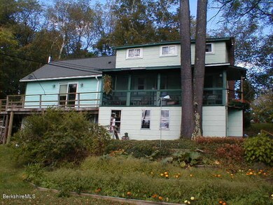 nice deck to screened porch