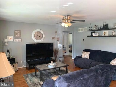 223 Southerland Dr, New Castle, DE 19720 - photo 2