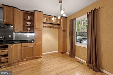 11766 Carriage House Dr, Silver Spring, MD 20904 - photo 4