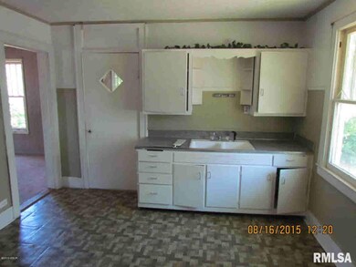 102 E Dayton St, Harrisburg, IL 62946 - photo 5