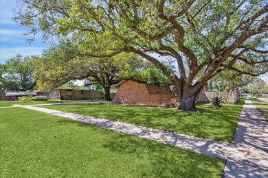 119 N Jane St, Alvin, TX 77511 - photo 3