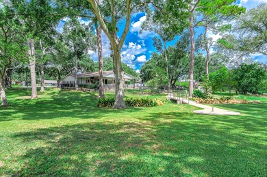 531 College St, East Bernard, TX 77435 - photo 3