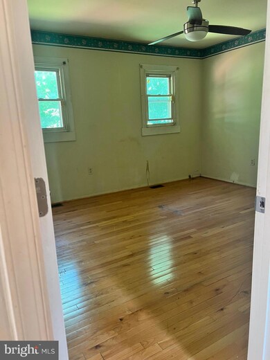 115 W Mill Ave, Capitol Heights, MD 20743 - photo 5