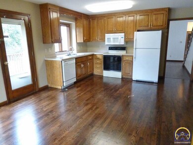 3729 SW Woodglen St, Topeka, KS 66610 - photo 5