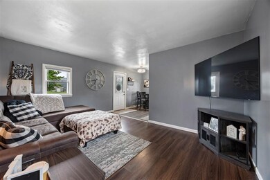 204 Johnson St SW, Shellsburg, IA 52332 - photo 3