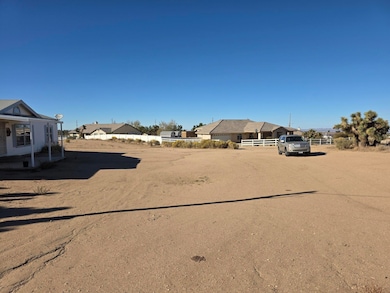 9572 Smith Rd, Phelan, CA 92371 - photo 6