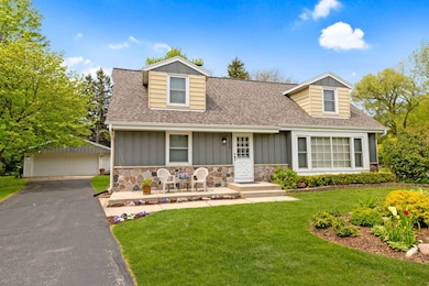 Spacious 2.5 car garage