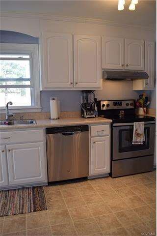Kitchen completely updated, includes refacing of c