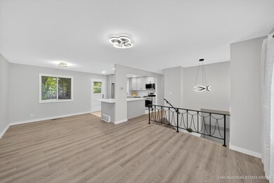 2211 Birchwood Pkwy, Woodridge, IL 60517 - photo 6