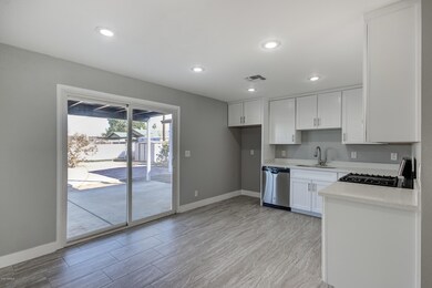 1714 W 7th Ave-9