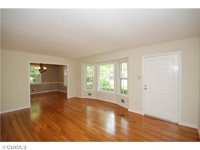 Living Room - Bay Window!