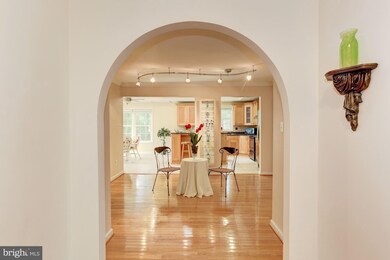 11233 Freas Dr, North Potomac, MD 20878 - photo 4