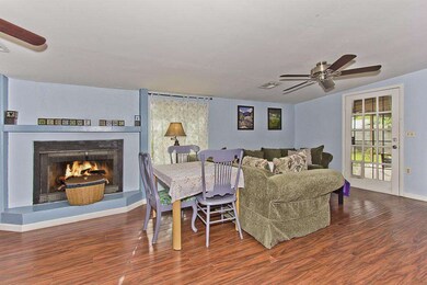 007_Family Room