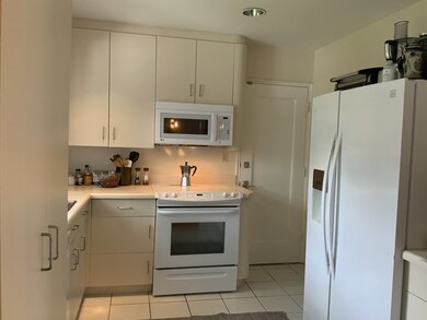 34 Hammond Pond Pkwy unit 3, Chestnut Hill, MA 02467 - photo 3