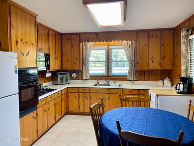 527 US Hwy - Kitchen