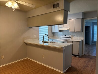 1014 Autumn Cir unit A, College Station, TX 77840 - photo 5