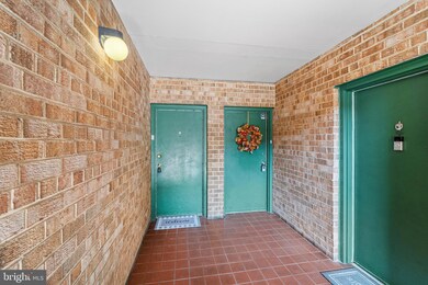 485 N Armistead St unit 201, Alexandria, VA 22312 - photo 2