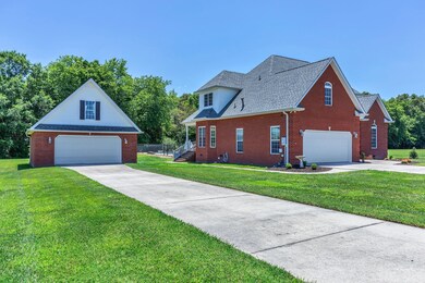 Separate driveway allows provides ample parking!