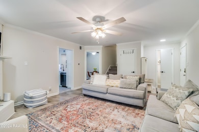 7-web-or-mls-1400 E Bayou Pkwy-9