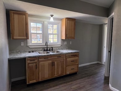 1015 E Eastwood St, Marshall, MO 65340 - photo 4