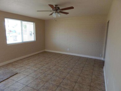 Living Room 2 (2)
