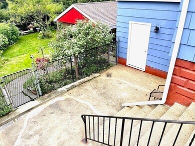 1055 Waverley St, Framingham, MA 01702 - photo 4