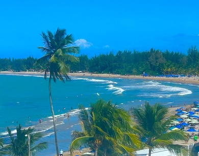 Cond Esmeralda #7 Calle Amapola unit 602, Carolina, PR 00979 - photo 3