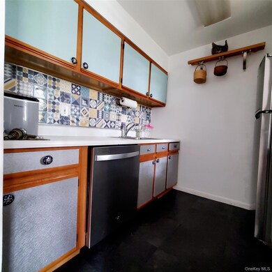 400 Mount Pleasant Ave unit 3-J, Mamaroneck, NY 10543 - photo 6