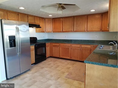 347 Montgomery Cir, Stephens City, VA 22655 - photo 4