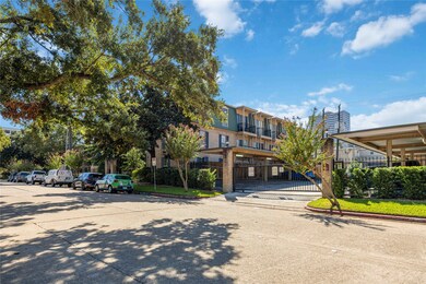 2 bed/ 2 bath furnished condo!