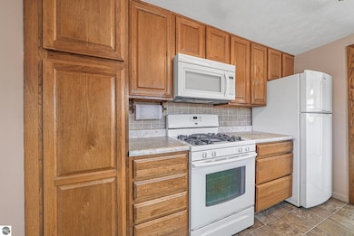 185 N Three Mile Rd, Traverse City, MI 49696 - photo 4