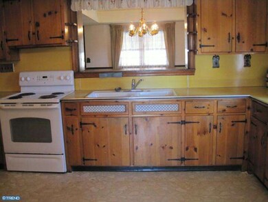 213 W 7th St, Lansdale, PA 19446 - photo 3