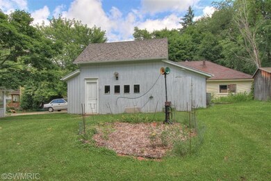 324 N Madison St, Marshall, MI 49068 - photo 2