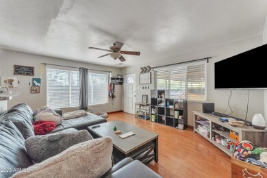 1024 E Mitchell Dr Unit 1