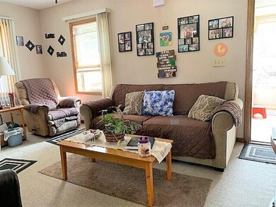 908 E 22nd Ct, Des Moines, IA 50317 - photo 2