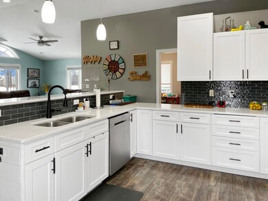 1305 26th St W, Williston, ND 58801 - photo 6