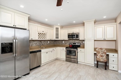 08-103D_Broadgate_Ct-8