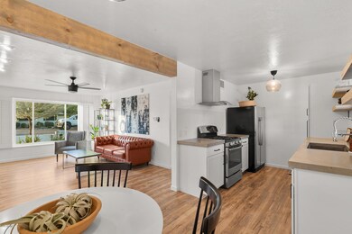 819 E Seldon Ln, Phoenix, AZ 85020 - photo 2