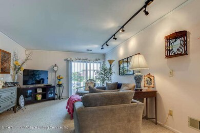 911 W Fingerboard Rd unit 258, Staten Island, NY 10304 - photo 6