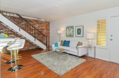 005_Living Room