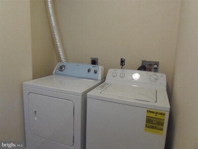 302 Hupps Hill Ct, Strasburg, VA 22657 - photo 4