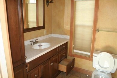 419 N 4th St, Central Point, OR 97502 - photo 4