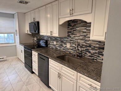 6 Lakeside Dr unit P, Ledyard, CT 06339 - photo 4